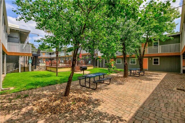 Photo - 2401 Manor Rd Unit 108