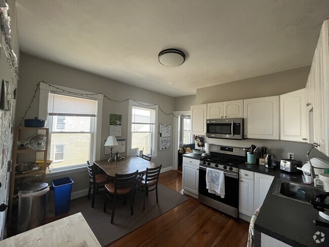 Building Photo - 83 Beacon St Unit 2 Rental