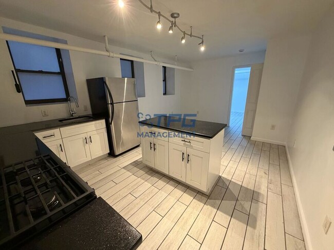 Building Photo - 118 Corbin Ave