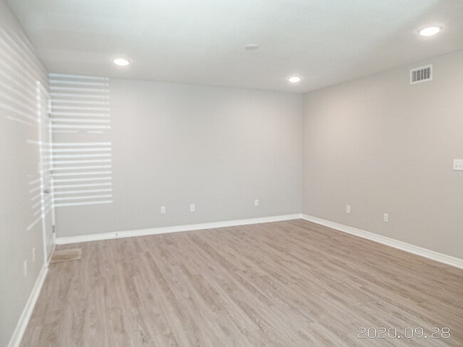 Building Photo - 723 S Berthe Ave