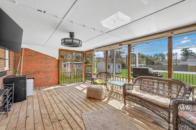 Photo - 118 Jamaica Dr