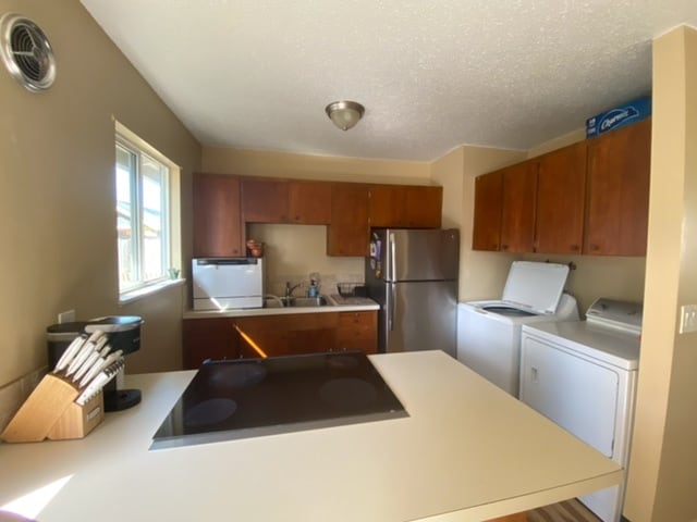 Kitchen - 6039 SE Center St Unit 6039