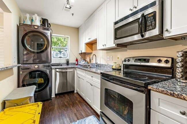 Photo - 105 N River Dr