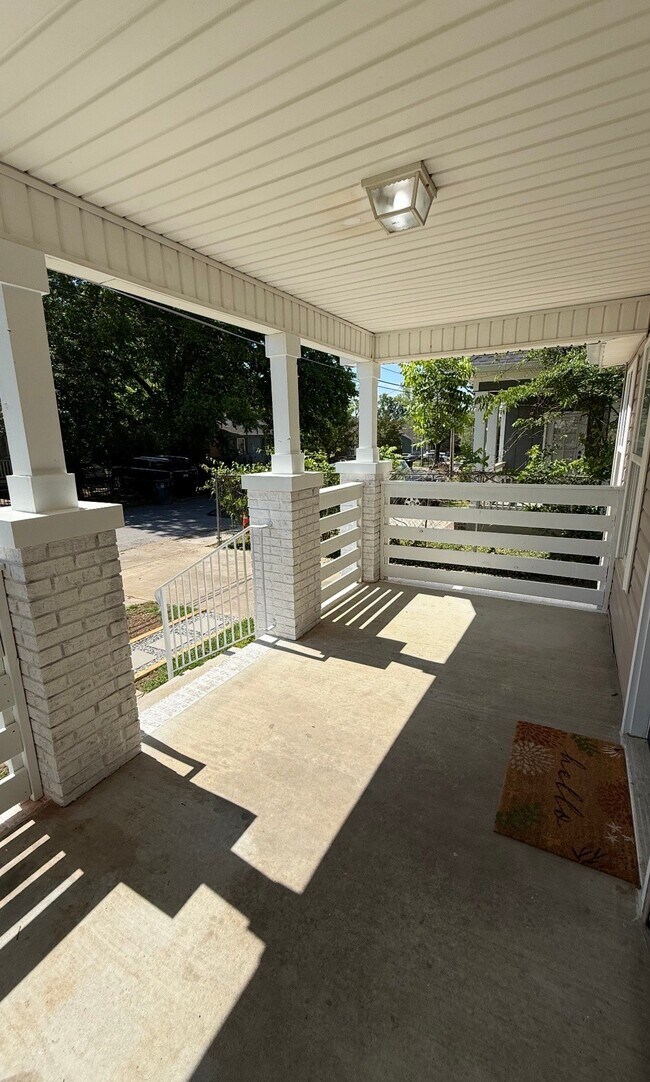 Photo - 709 N Holly St