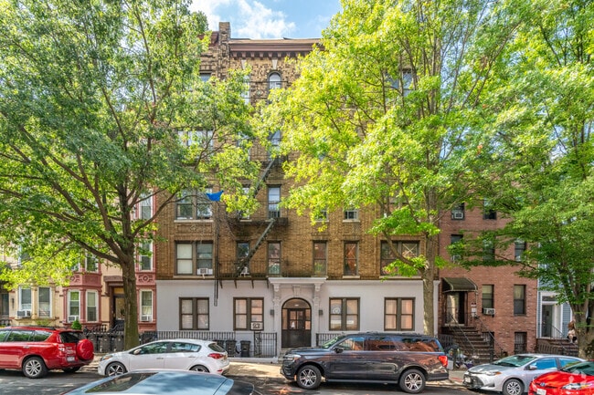 252-300 12th Street