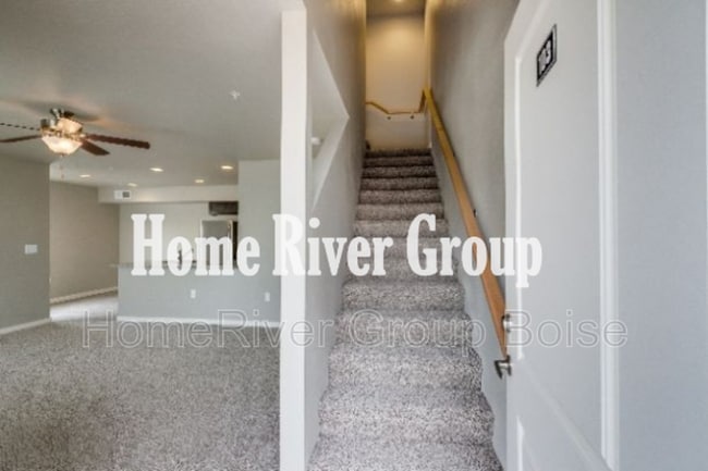 Photo - 808 E Wandering Ln Townhome