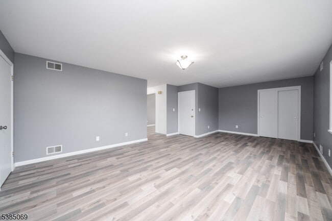 Photo - 1126 Wheatsheaf Rd Unit 2