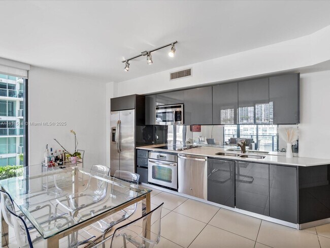 Photo - 31 SE 6th St Unidad 802 Rental