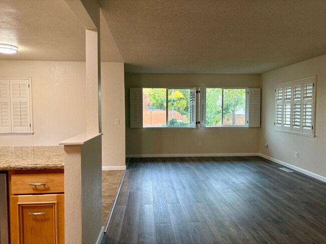 Photo - 1139 Meridian Cir