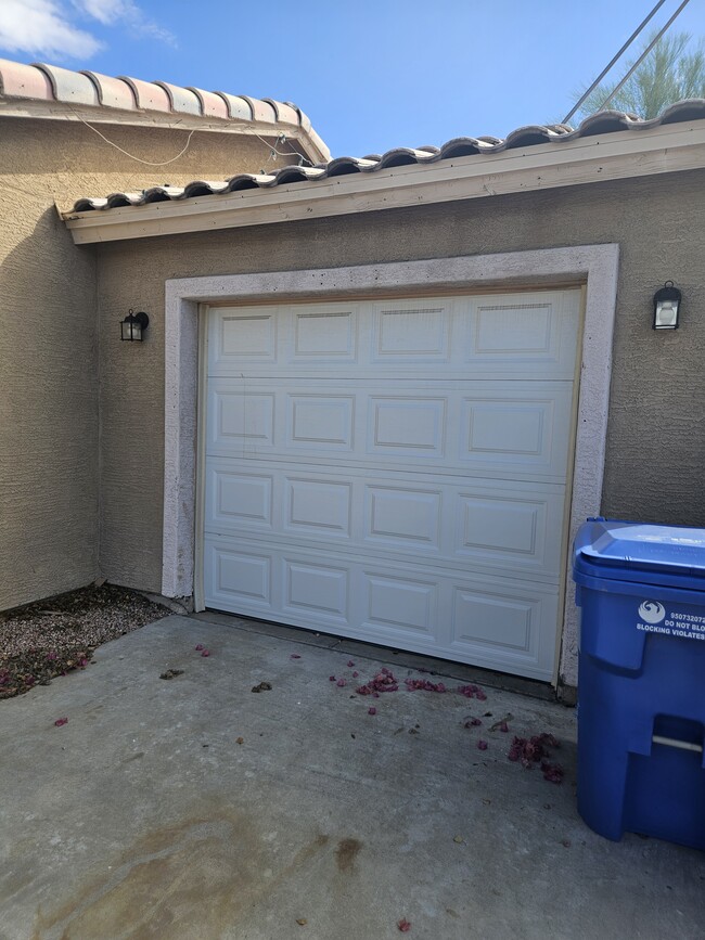 1 car garage with in unit washer and dryer - 9628 N 13th St