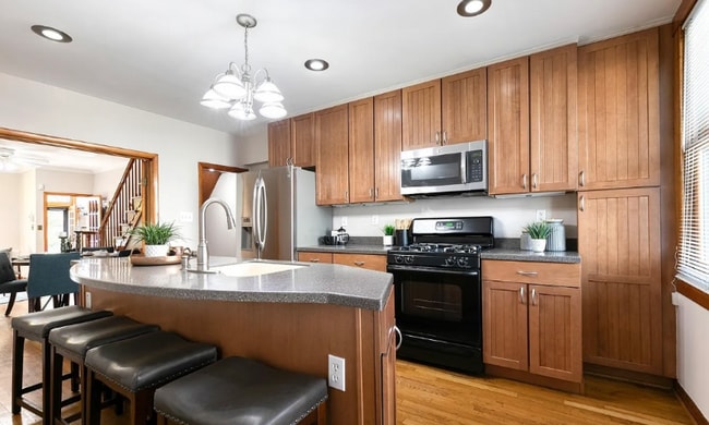 Photo - 640 S Lakewood Ave