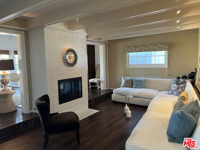 Photo - 8050 Mulholland Dr