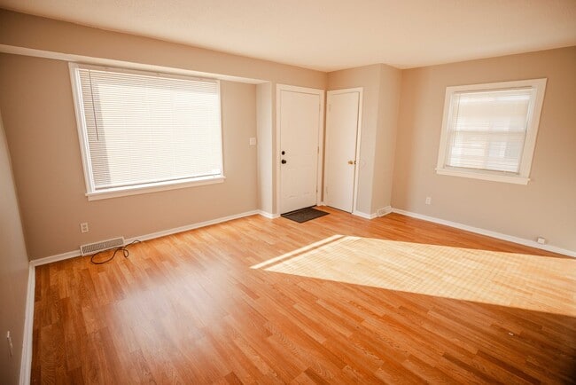 Photo - 213 Warrington Rd
