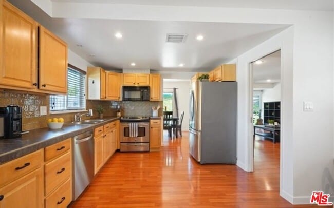 Photo - 2590 Scott Pl