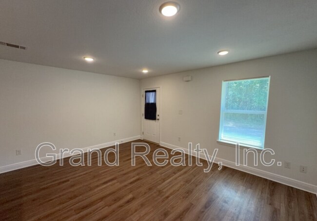Photo - 5098 Bruner St