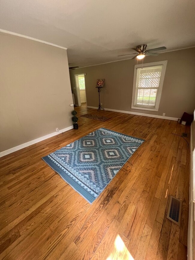 Photo - 3 Bed House! DEPOSIT-FREE Renting option thru OBLIGO! Deposit Alternative available.