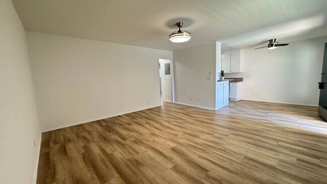 Photo - 20317 Saticoy St