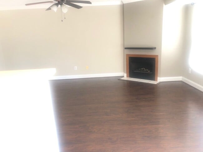 Photo - Beautiful 3B 2.5 bathroom townhouse in Blo...