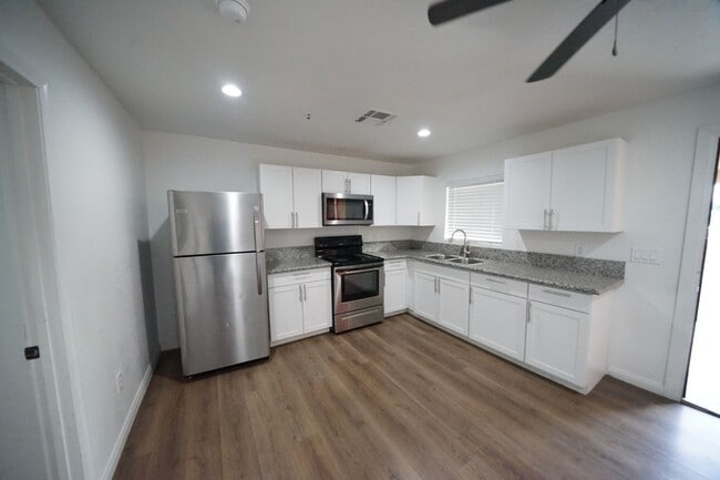 Photo - 1175 S Mojave Rd Unit #2