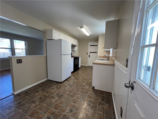 Photo - 1165 Whitney Road East