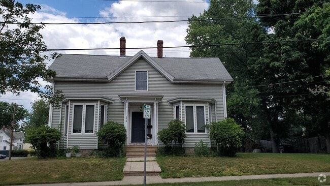 Building Photo - 174 Porter St Rental
