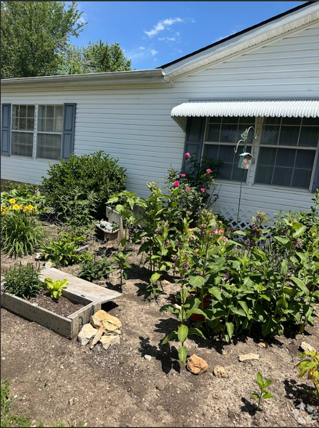 Building Photo - Newly Remodeled 3 Bedrrom– Move-In Ready! Rental