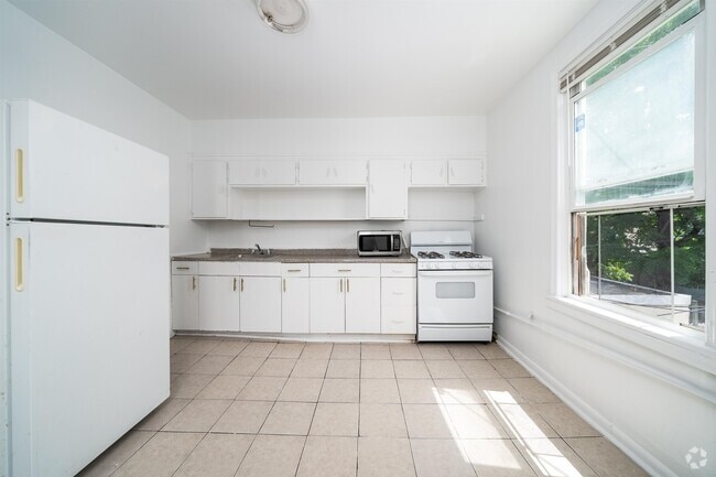 Building Photo - 428 Central Ave Unit 2R Rental