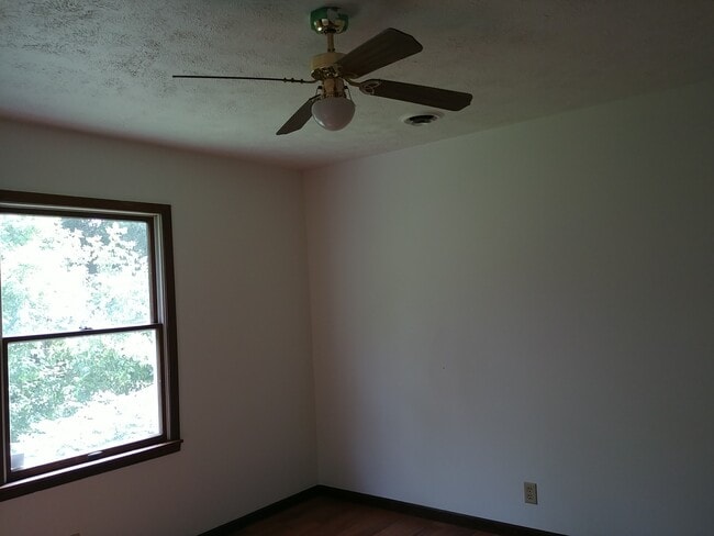 Building Photo - 351 Woodlawn Ave Unit 351 Woodlawn