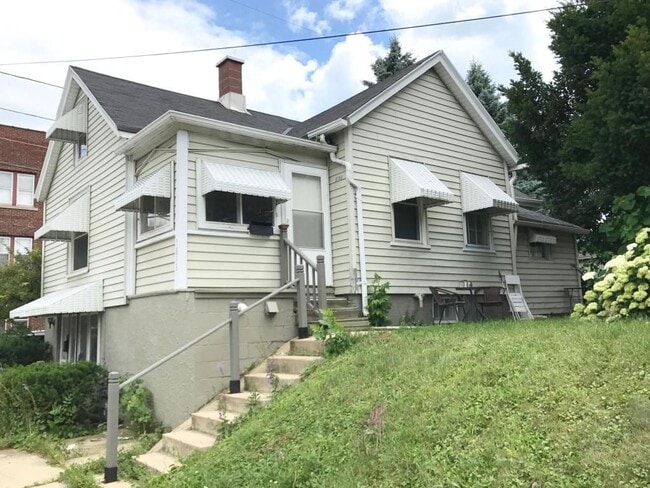 Entrada de la unidad superior - 1813 East Greenwich Ave