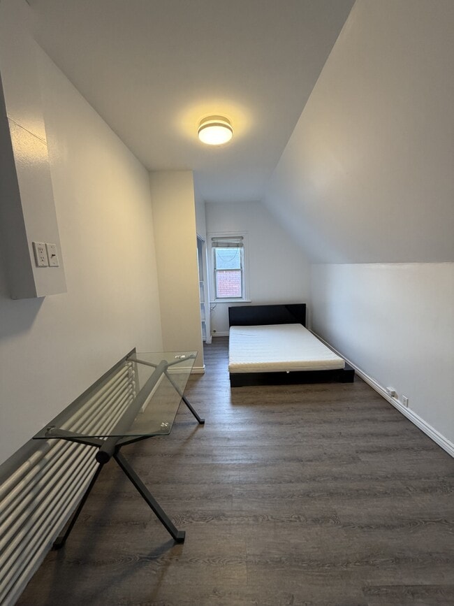 Building Photo - 119 Daly Ave Unit 15