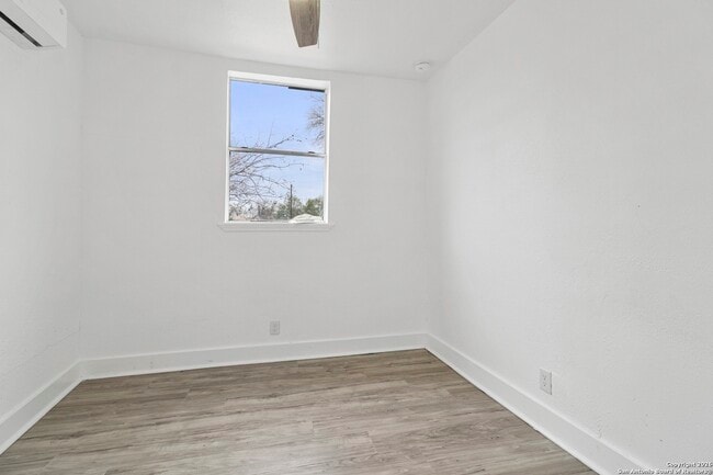 Photo - 2106 Saunders Ave