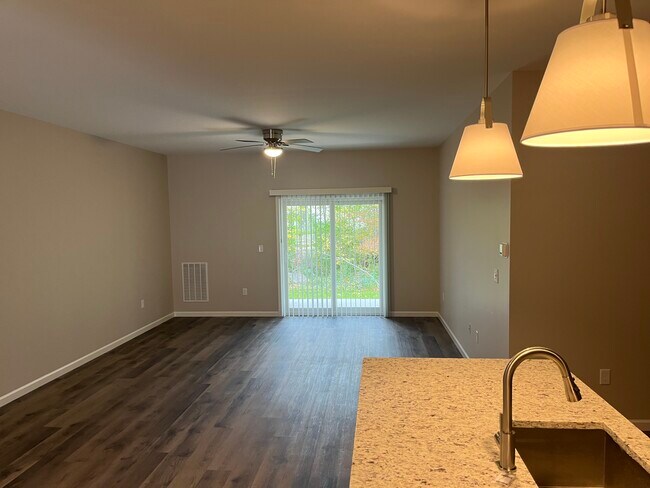 Photo - 2087 Community Ln