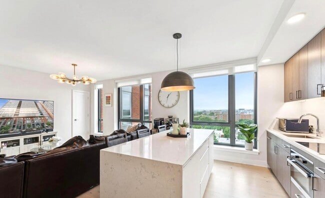 Photo - 1211 Van St SE Unit 913