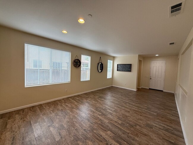 Photo - Large North Oxnard Home for Rent