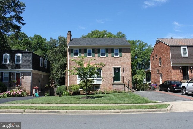Building Photo - 1214 Colonial Rd
