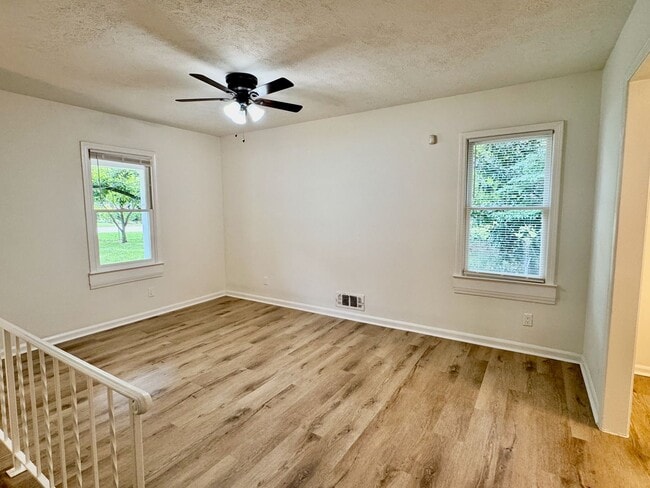 Photo - 508 Landers Dr SW