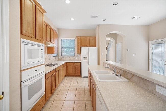 111 Zephyr Bend Pl