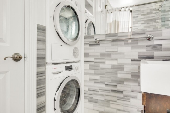 Photo - 521 E 5th St Unit 4B