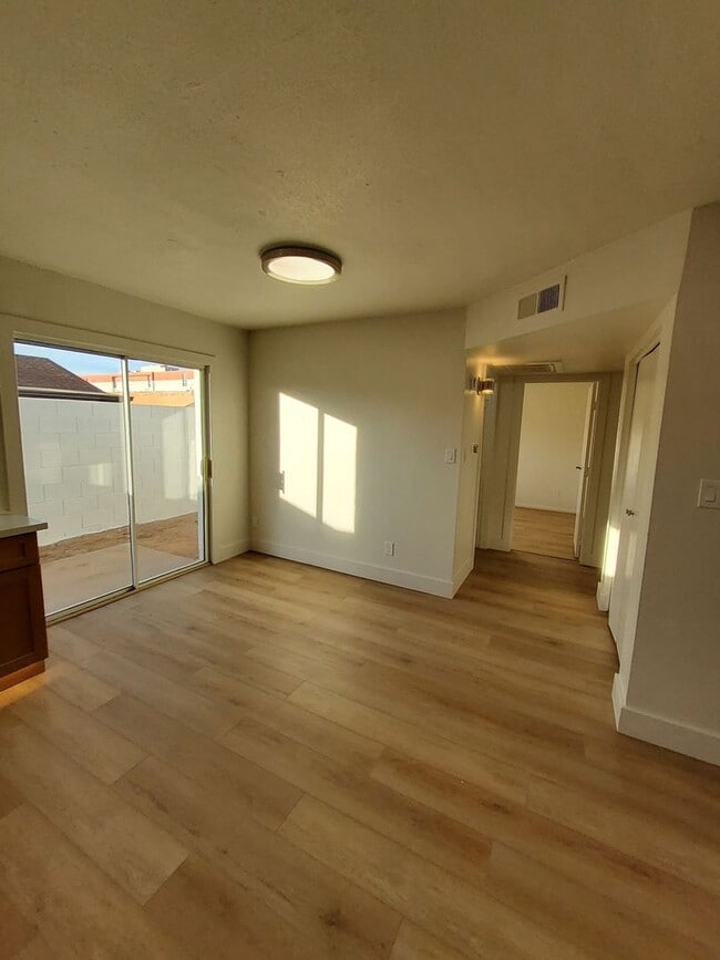 5040 N 18th Ave Unit 3