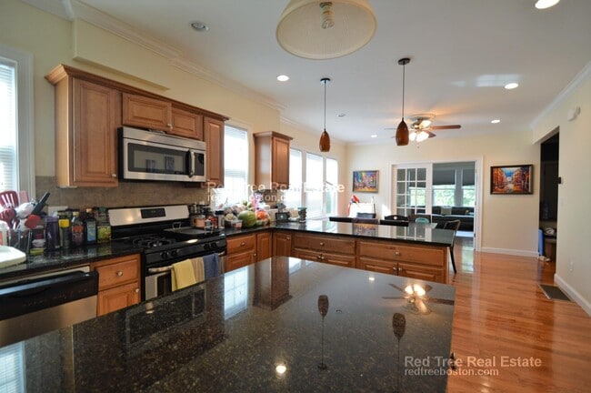 Photo - 222 Winchester St Unit 2