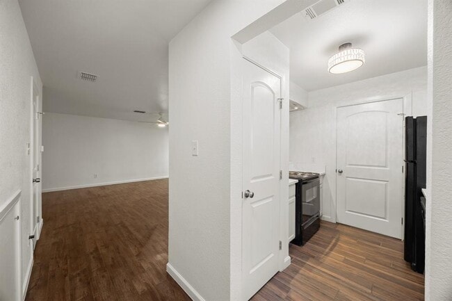 Photo - 6821 Old Quarry Ln