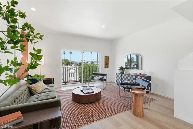Photo - 1428 Cloverdale Ave