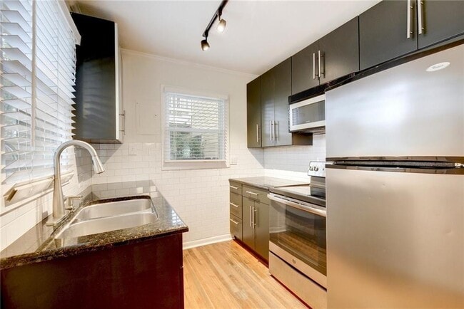 Photo - 1110 W 22nd St Unit 13a