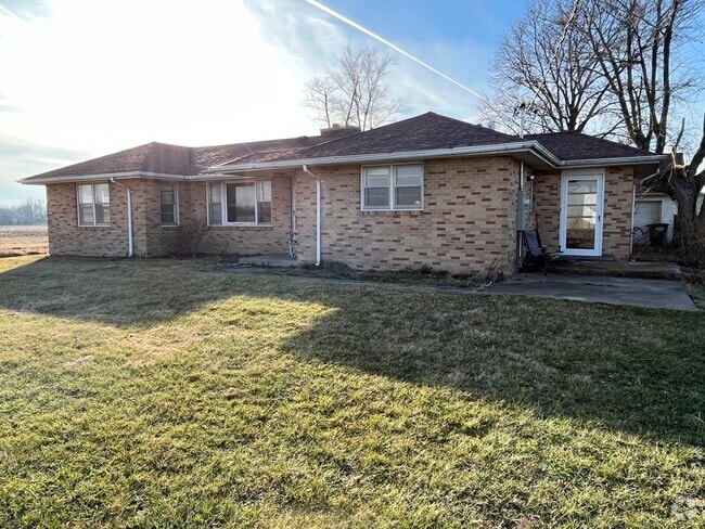 Building Photo - Pet Friendly House in Dow IL on 1 Acre