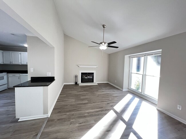 Photo - Charming 2 Bed 2 Bath QuadPlex Unidad 1