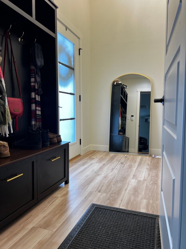 Photo - 2461 8th St W