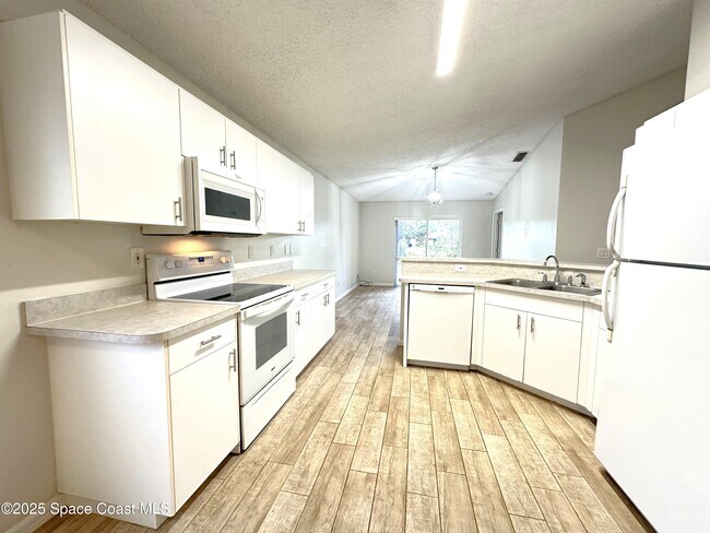 Photo - 670 Benton Dr