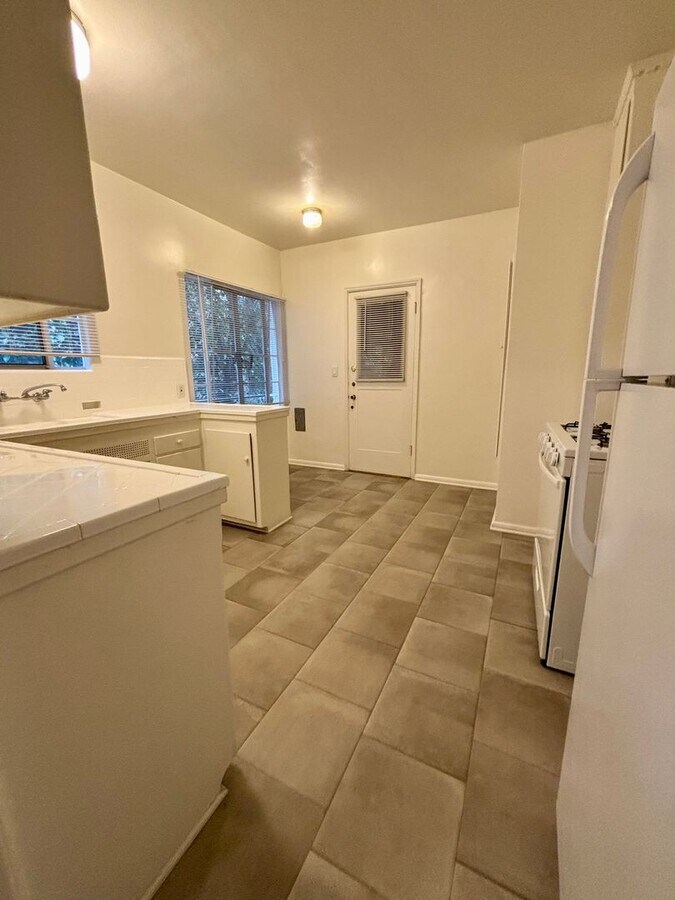 Hillside, 7101-7111 1/2 - Hillside, 7101-7111 1/2