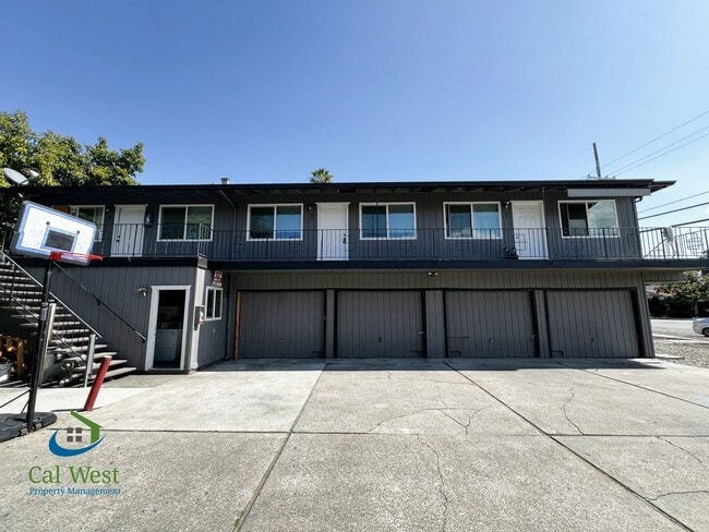 Photo - $2695 Remodeled 2 Bed/1 Bath Upstairs Unit Unit #3