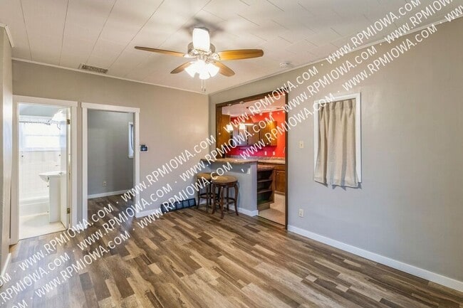 Photo - 1112 Main St